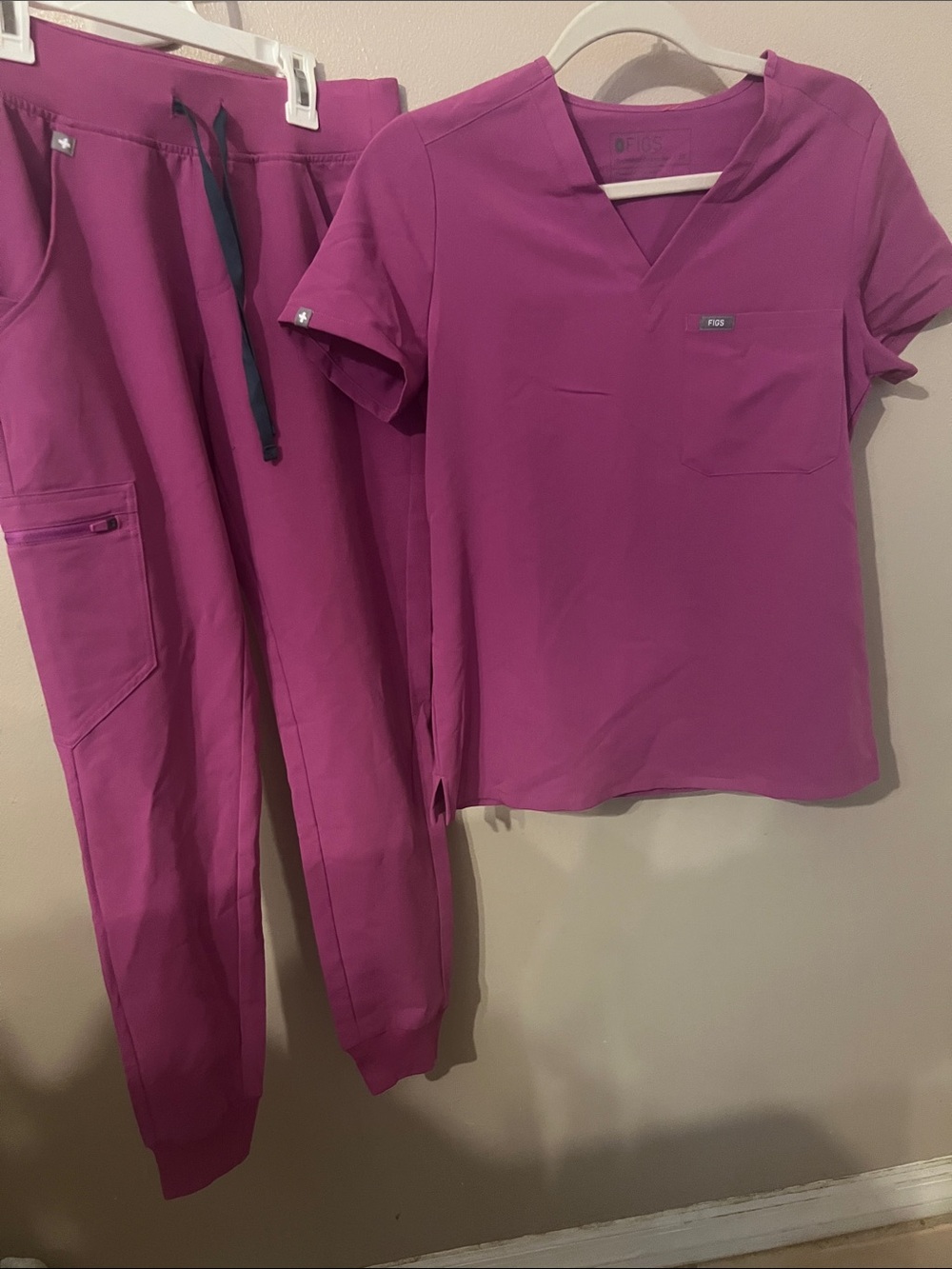 Figs Women's Scrub Set Bright Fuchsia